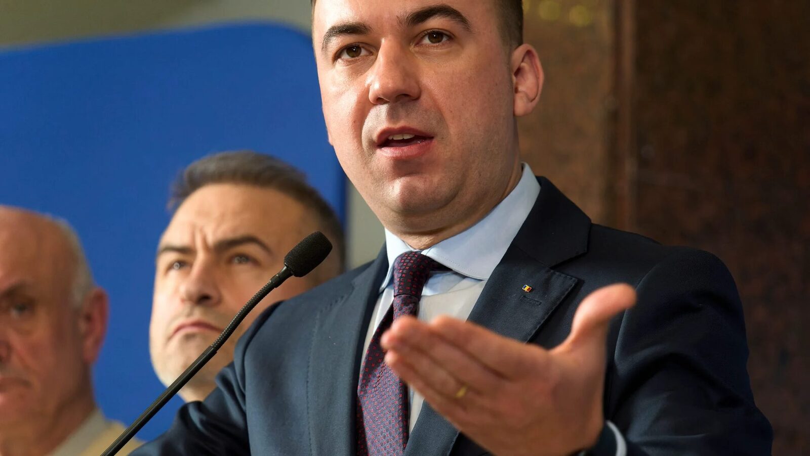 Prețurile carburanților vor scădea, dar nu imediat: Explicațiile ministrului Bogdan Ivan Efectele redeschiderii Strâmtorii Ormuz asupra pieței de carburanți nu vor fi resimțite imediat de consumatori