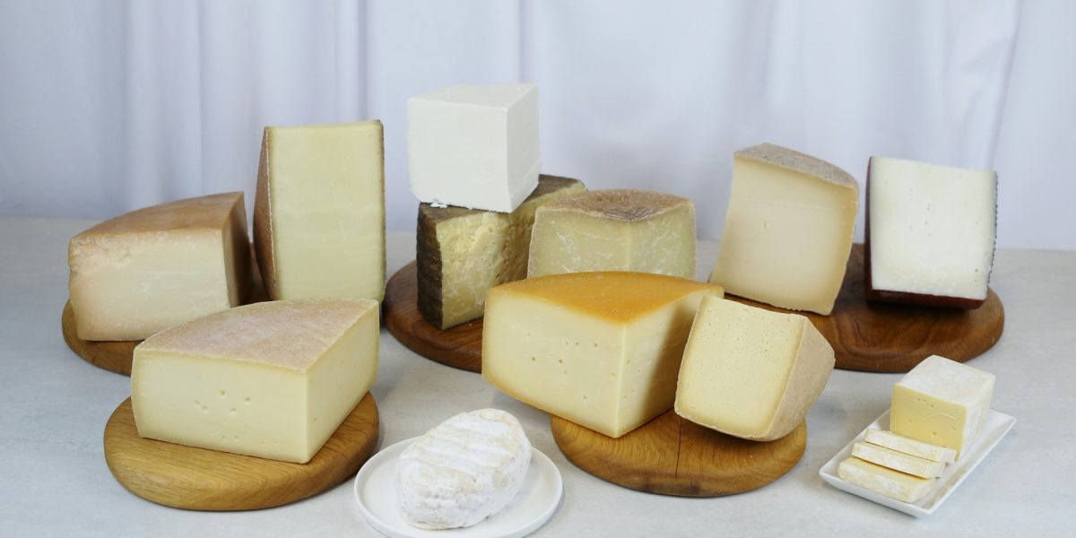 România, o premieră: Prima selecție de brânzeturi maturate, expertizată!