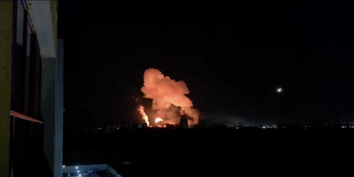 Explozie puternică la CET Vest din București: Incendiu la transformatoare, pompierii în alertă