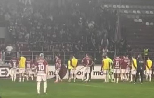 Victorie cu scântei în Giulești! Universitatea Cluj a reușit o revenire spectaculoasă și s-a impus cu 2-1 pe terenul celor de la FC Rapid București Universitatea Cluj a obținut o victorie importantă în meciul disputat duminică seara, în etapa a 3-a a Ligii I