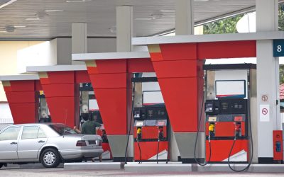 Benzina și motorina se ieftinesc DUMINICĂ. Cât scoți din buzunar pentru un plin în România