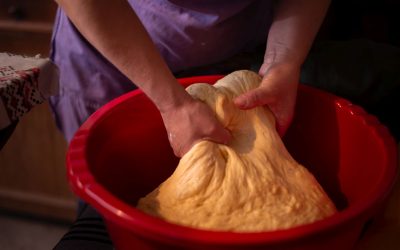 Cât timp trebuie să dospești aluatul de cozonac pentru un deliciu pufos?