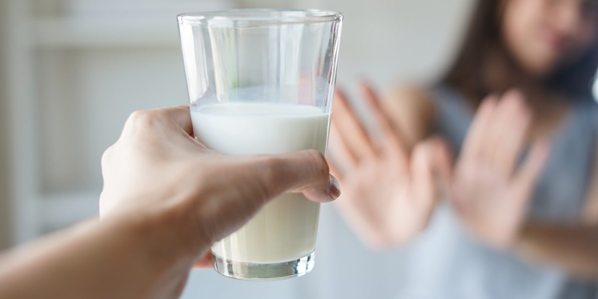 Lapte, suspectul principal în Parkinson: Avertismentul medicilor neurologi