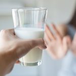 Lapte, suspectul principal în Parkinson: Avertismentul medicilor neurologi