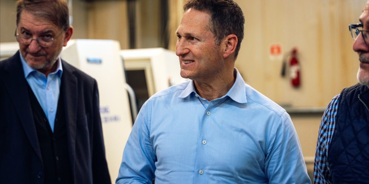 Ron Cohen, CEO Sig Sauer, la Cugir: Parteneriat strategic cu România