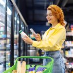 Cum se descurcă românii cu prețurile mari: Trucuri pentru cumpărături mai ieftine