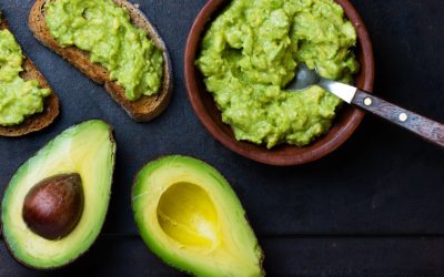 Cum poți transforma un avocado tare în câteva minute într-unul perfect pentru guacamole Ai întâlnit vreodată un avocado tare, chiar în momentul în care ai avut nevoie de el? Nu trebuie să te îngrijorezi dacă nu ai apucat să-l lași să se rărească sau să fie perfect copt