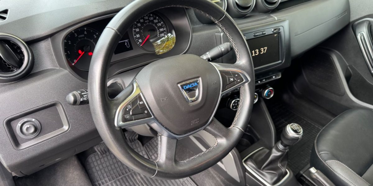 Cameră marșarier defectă: verifică alimentarea și conexiunile, apoi service