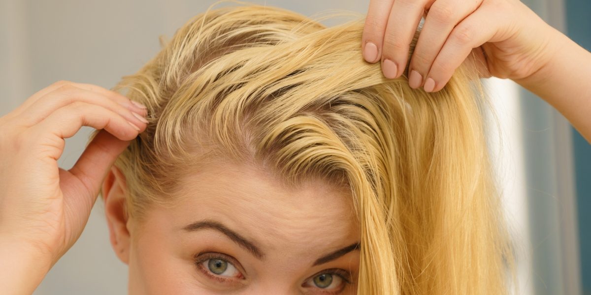 Părul gras a doua zi după spălare: Greșelile-șoc pe care le faci