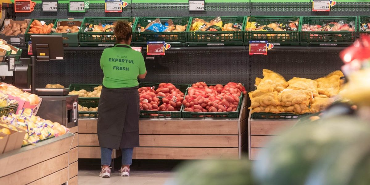 Românii se pregătesc de Paște, iar programul magazinelor este modificat