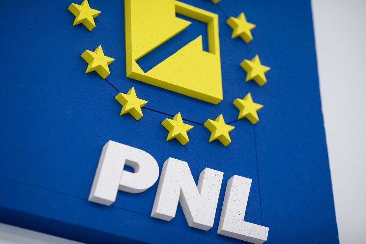 PNL menține sprijinul pentru premierul Ilie Bolojan în ciuda tensiunilor politice Președintele Senatului, Mircea Abrudean, a afirmat marți că Partidul Național Liberal nu ia în considerare nicio variantă de renunțare la susținerea premierului Ilie Bolojan
