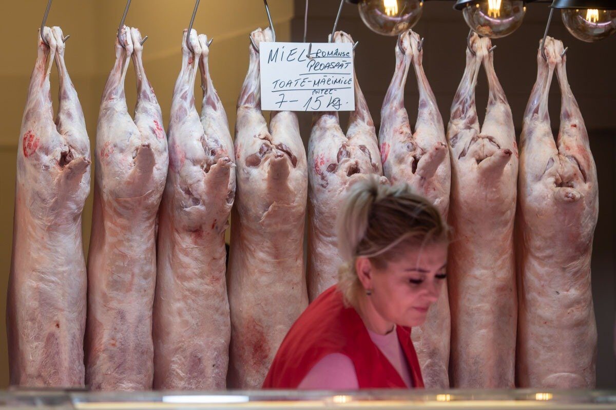 Prețul carcasei de miel se menține în piețele din Arad la același nivel ca anul trecut, fiind commercializat cu 60 de lei kilogramul