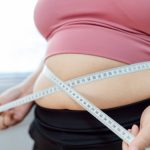 Grăsime sau apă? Cum îți dai seama ce ai acumulat după Paște?