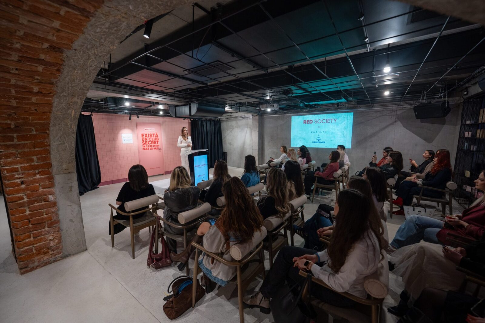 Enroush și Medicover România lansează RED Society, primul program din România dedicat sănătății feminine Una din cinci tinere din Europa se confruntă cu sărăcia menstruală, o realitate care capătă tot mai multă atenție în rândul societății