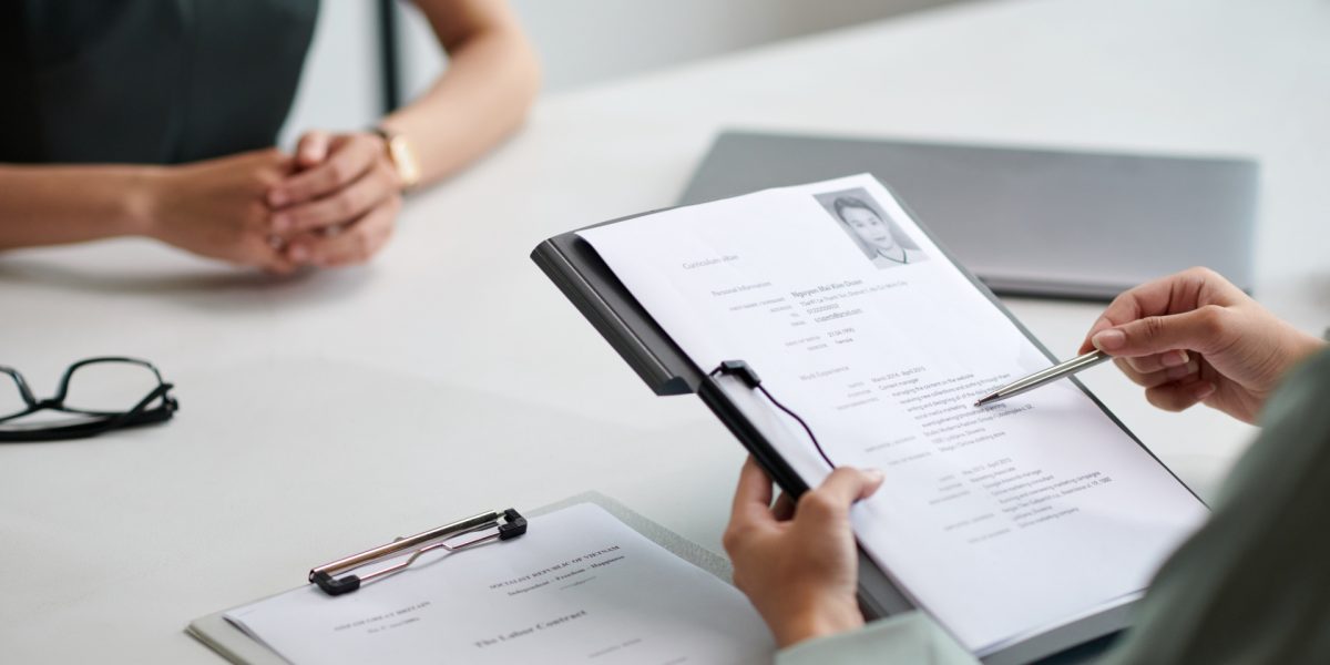 Tineri, în căutare de joburi: Aplicațiile cresc cu 24% în România