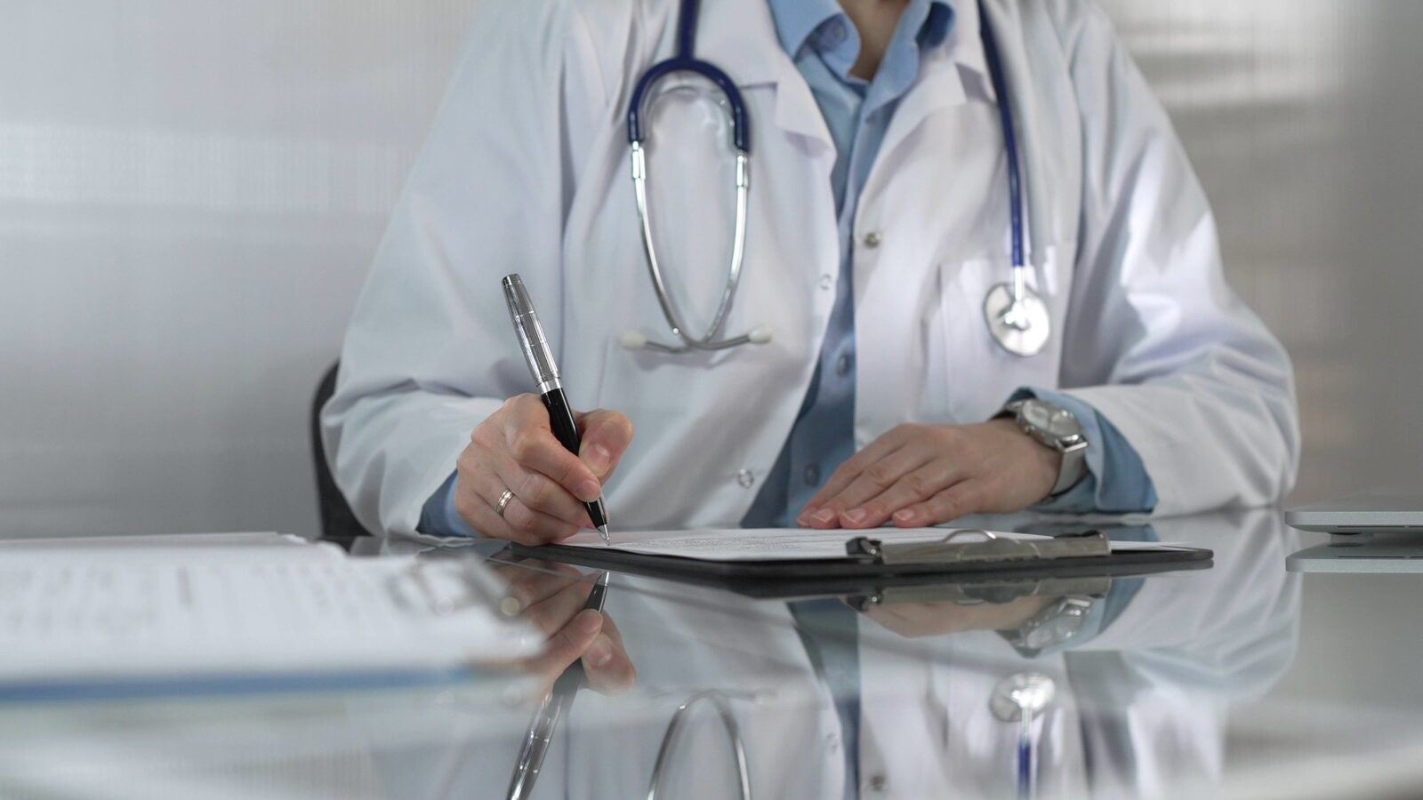 Prevenția ignorată: Românii fac rar controale medicale, sub 40 de ani!