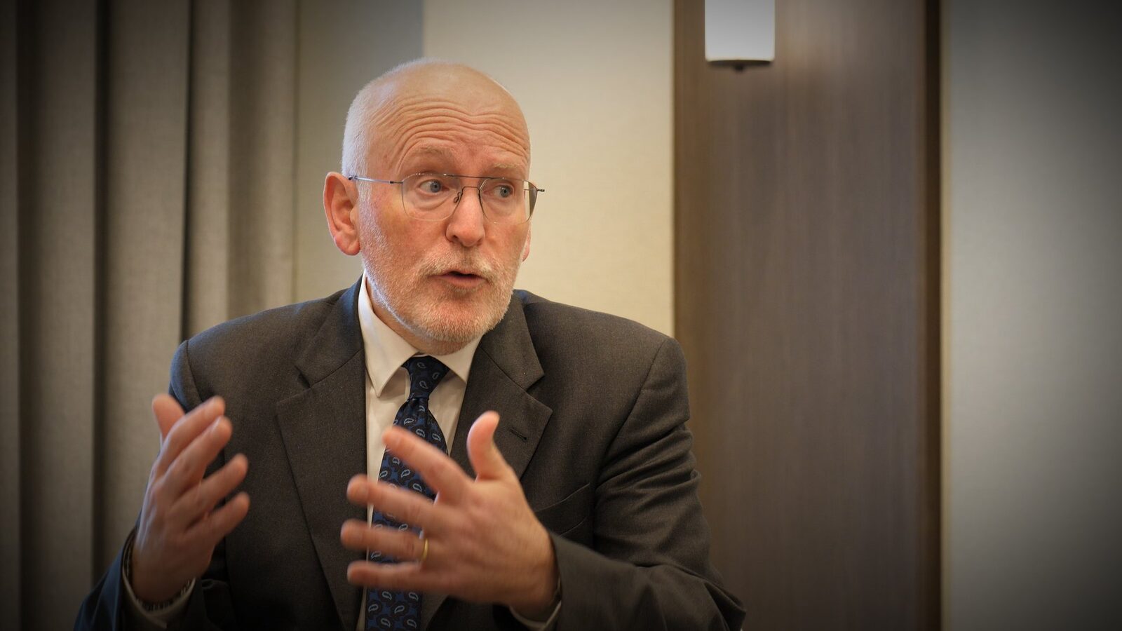 Frans Timmermans, fost vicepreședinte executiv al Comisiei Europene și promotor al Pactului Verde, a discutat recent despre justiție, energie și prețuri