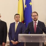 Lovitură în coaliție: USR și UDMR, gata de guvern minoritar, dacă Bolojan pică