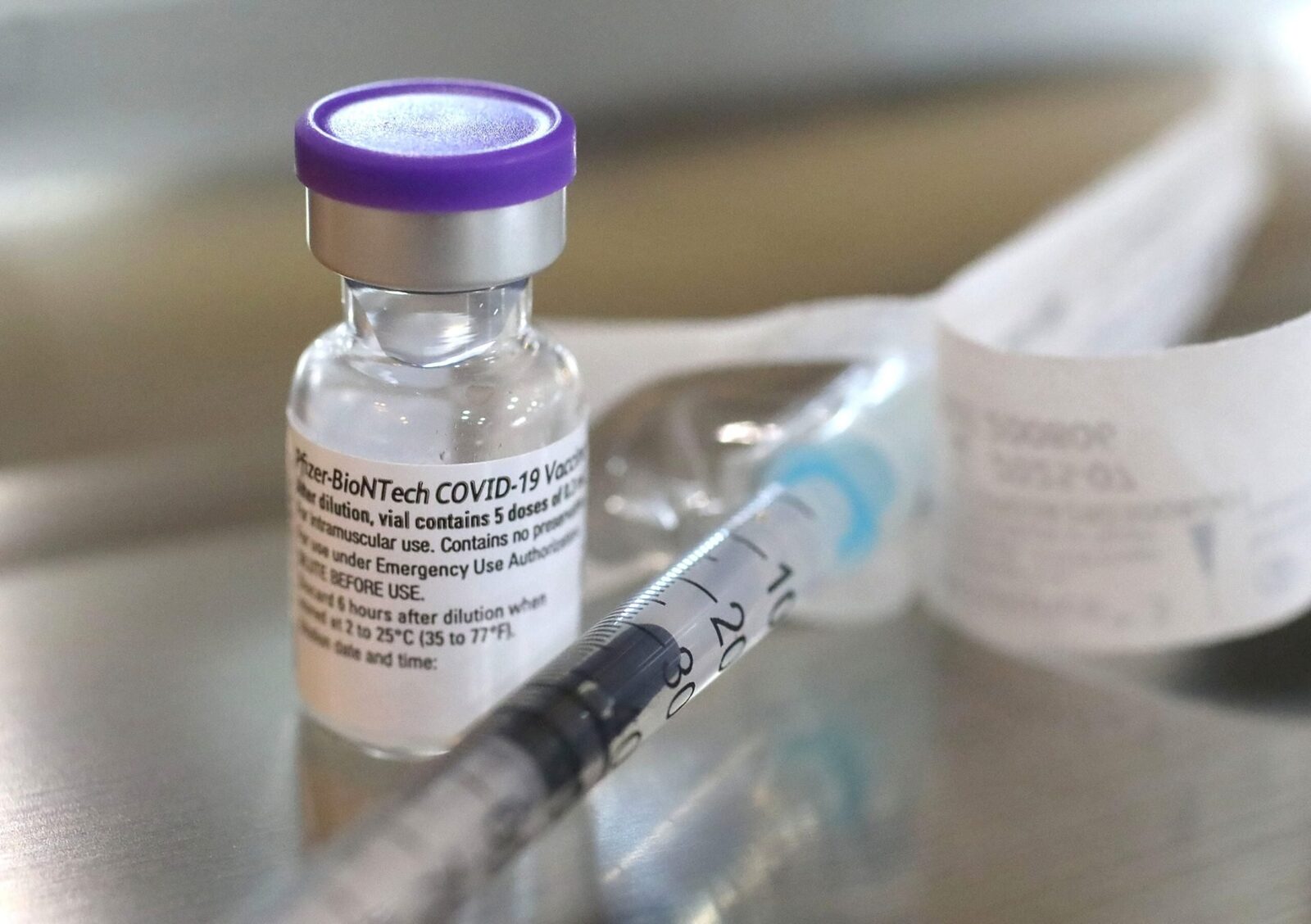 În România a fost înregistrat un fenomen alarmant legat de campania de vaccinare anti-COVID-19, care a pus în pericol sănătatea publică, a creat suspicion în rândul populației și a generat dosare penale pentru corupție