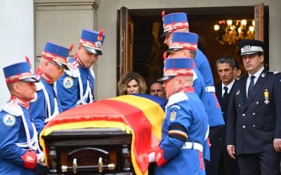 Momente sfâșietoare la înmormântarea lui Mircea Lucescu. Gestul lui Răzvan în biserică