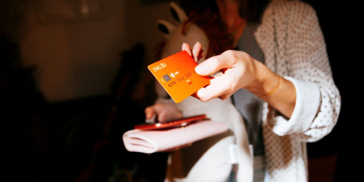 Probleme la ING: Alocații, pensii și salarii blocate. ASF, afectată! Cât mai durează?