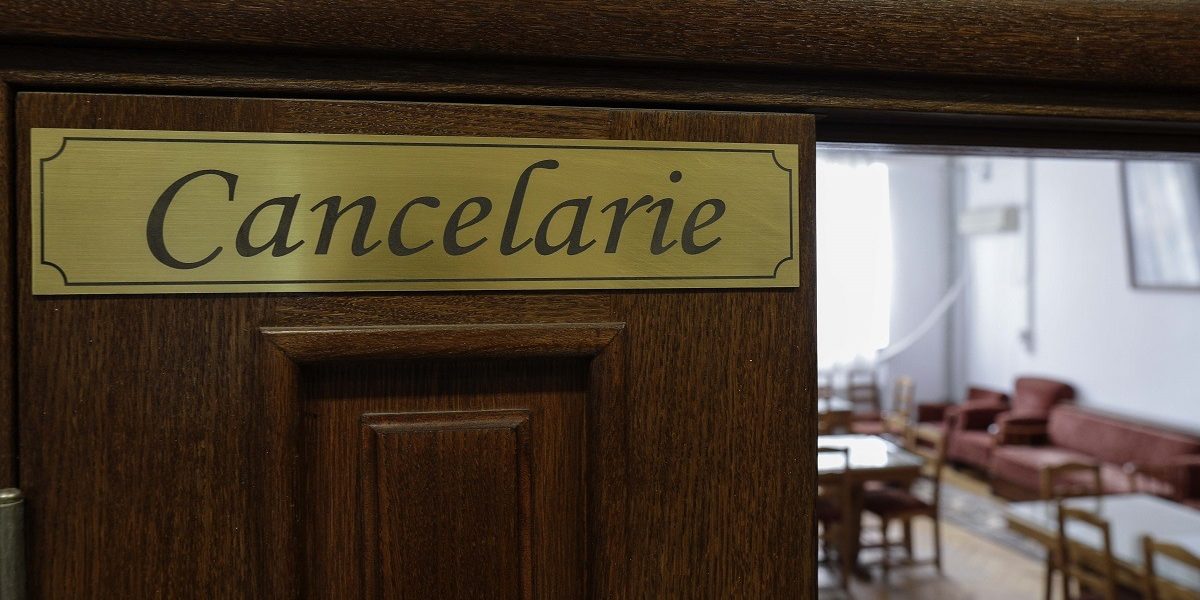 Ministrul Educației plătește suplimentar profesorii care muncesc peste 40 ore