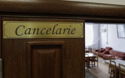Ministrul Educației plătește suplimentar profesorii care muncesc peste 40 ore