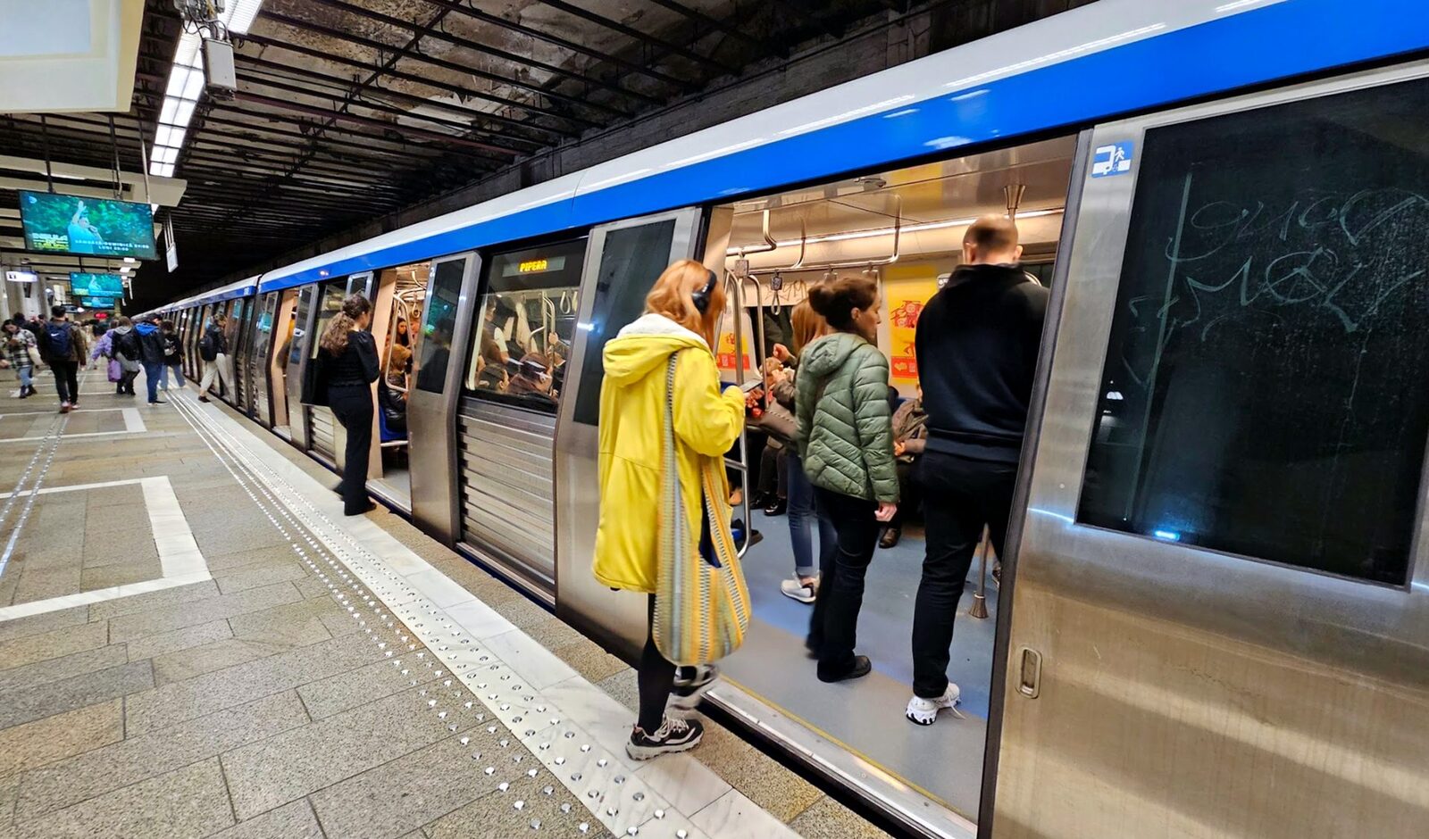 Metroul din București se scumpește din viitor luna