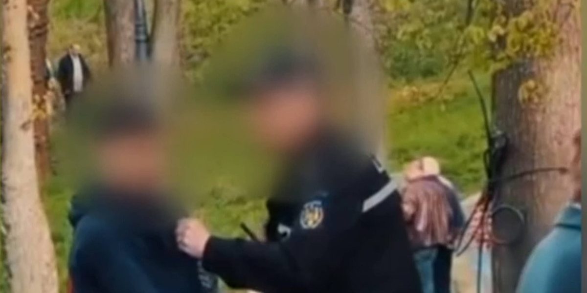 Polițist Local din Craiova, acuzat de brutalitate în parc: Copil bruscat, anchetă