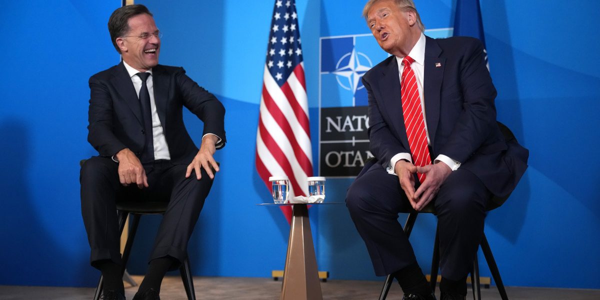 Trump revine cu amenințări la adresa NATO și nu uită de Groenlanda