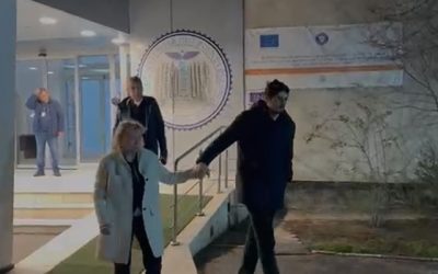 La miezul nopții, Răzvan Lucescu a ajuns la spitalul unde este internat Mircea Lucescu, după ce s-a deplasat cu automobilul personal pentru a-l vizita pe tatăl său, aflat în stare critică