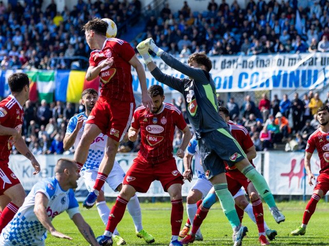 Corvinul Hunedoara a suferit o înfrângere surprinzătoare în fața celor de la Sepsi OSK, meciul terminându-se cu scorul de 0-1