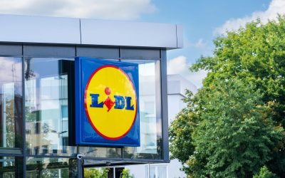 Lidl oferă un cupon de 50 de lei clienților înaintea Paștelui Retailerul Lidl vine cu o veste bună pentru clienții săi: un cupon de 50 de lei cadou, valabil în perioada sărbătorilor pascale