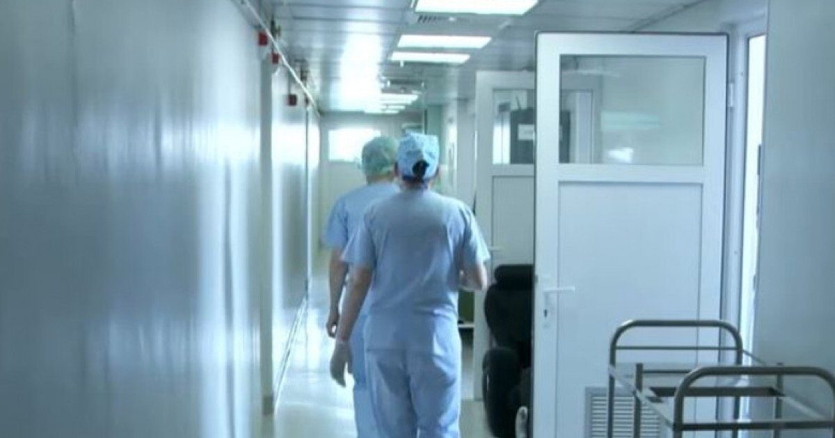 Ministrul Sănătății, Alexandru Rogobete, a cerut managerilor de spitale să raporteze infecțiile nosocomiale, reafirmând că recunoașterea și gestionarea acestor infecții nu trebuie să fie considerate un semn de slăbiciune a sistemului medical