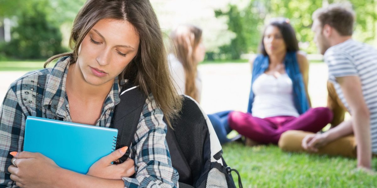 Singurătatea și singurul nu sunt același lucru, arată un studiu recent A fi singur și a te simți singur nu reprezintă aceeași stare, iar diferențele între cele două pot avea efecte semnificative asupra sănătății mentale și fizice