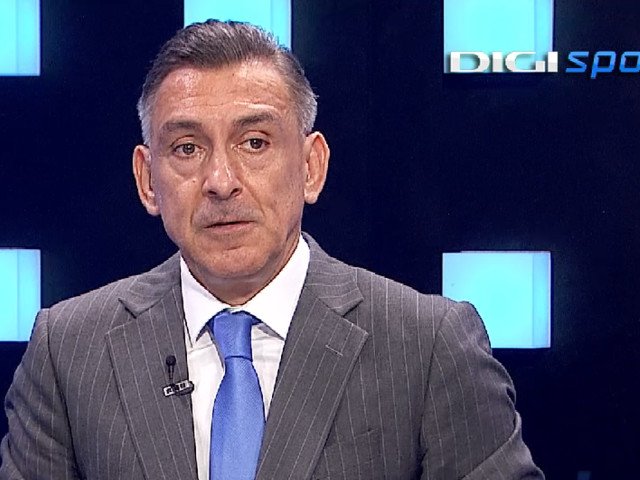 Ilie Dumitrescu elogiază echipa Universitatea Craiova: „O echipă compactă” În timpul pauzei meciului dintre Universitatea Craiova și CFR Cluj, fostul jucător și actualul comentator Ilie Dumitrescu a făcut o remarcă care a atras atenția suporterilor și analistilor prezenți