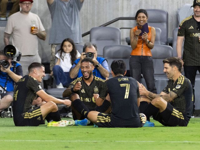 Meciul dintre FC Rapid și Dinamo București s-a încheiat cu o diferență clară pe tabela de marcaj, după o partită în care gazdele au dominat clar, spre dezamăgirea suporterilor dinamoviști