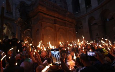 Sfânta Lumină vine azi la București: Care e planul de rezervă din cauza Orientului Mijlociu