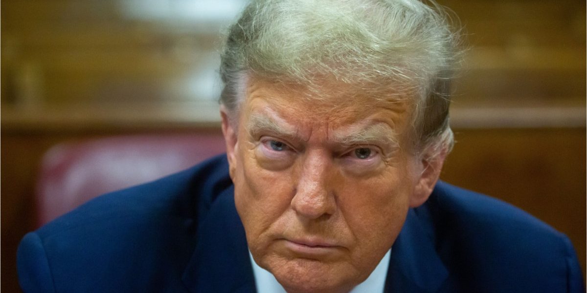 Un înalt oficial de la Casa Albă a dezvăluit joi că președintele american Donald Trump a discutat cu consilierii săi despre posibilitatea retragerii unei părți din trupele americane din Europa