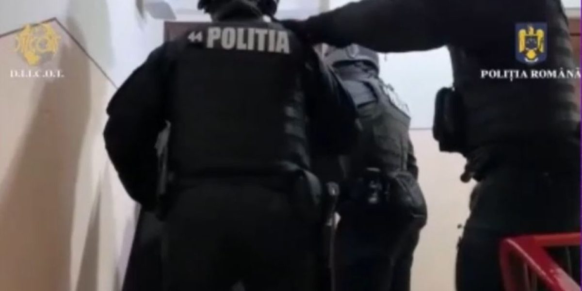 Haine, detergenți, software: Percheziții fulger în toată România