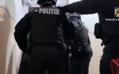 Haine, detergenți, software: Percheziții fulger în toată România