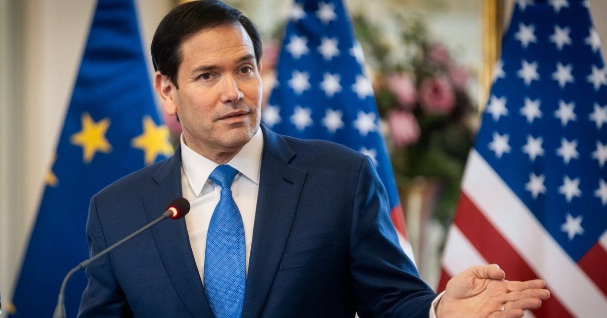 Secretarul de Stat american Marco Rubio a lăudat sprijinul României pentru operațiunile SUA în Orientul Mijlociu Senatorul american Marco Rubio, secretar de stat, a avut o convorbire cu ministrul de externe al României, Oana Țoiu, în cadrul căreia a exprimat mulțumiri pentru suportul „rapid și decisiv” acordat de București în contextul operațiunilor Statelor Unite menite să consolideze securitatea în Orientul Mijlociu