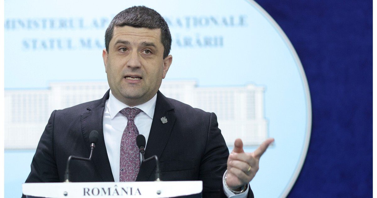 USR exclude negocierile pentru guvernare dacă PSD votează moțiunea de cenzură împotriva lui Ilie Bolojan Un anunț important vine din partea Uniunii Salvați România (USR): formațiunea politică nu va mai purta negocieri pentru formarea unei coaliții de guvernare dacă Partidul Social Democrat (PSD) va contribui la răsturnarea actualului guvern, condus de premierul Ilie Bolojan, prin intermediul unei moțiuni de cenzură