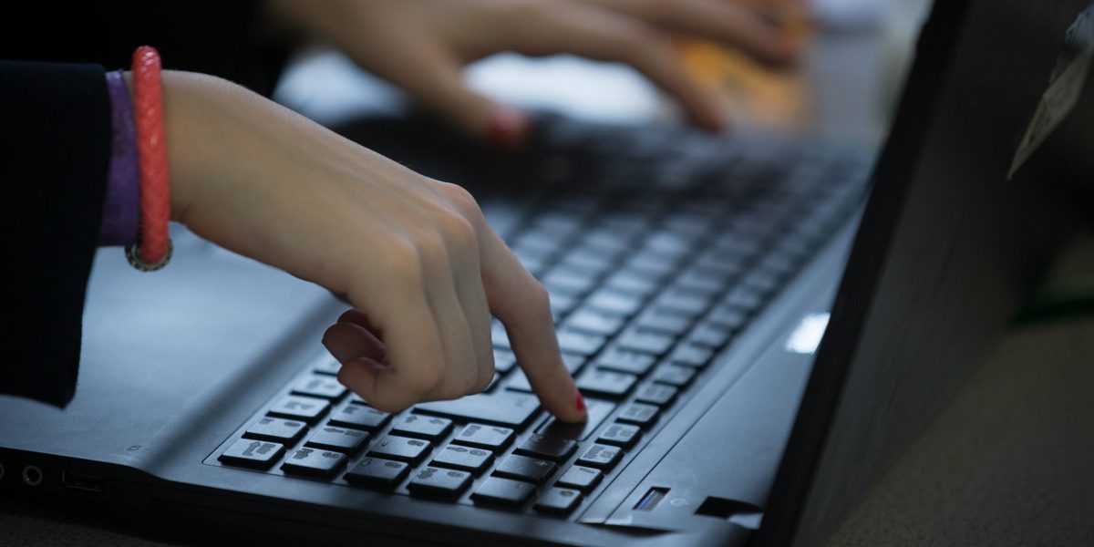 Atenție la „prețul mic”! Ministerul de Interne avertizează, riscuri reale la un click