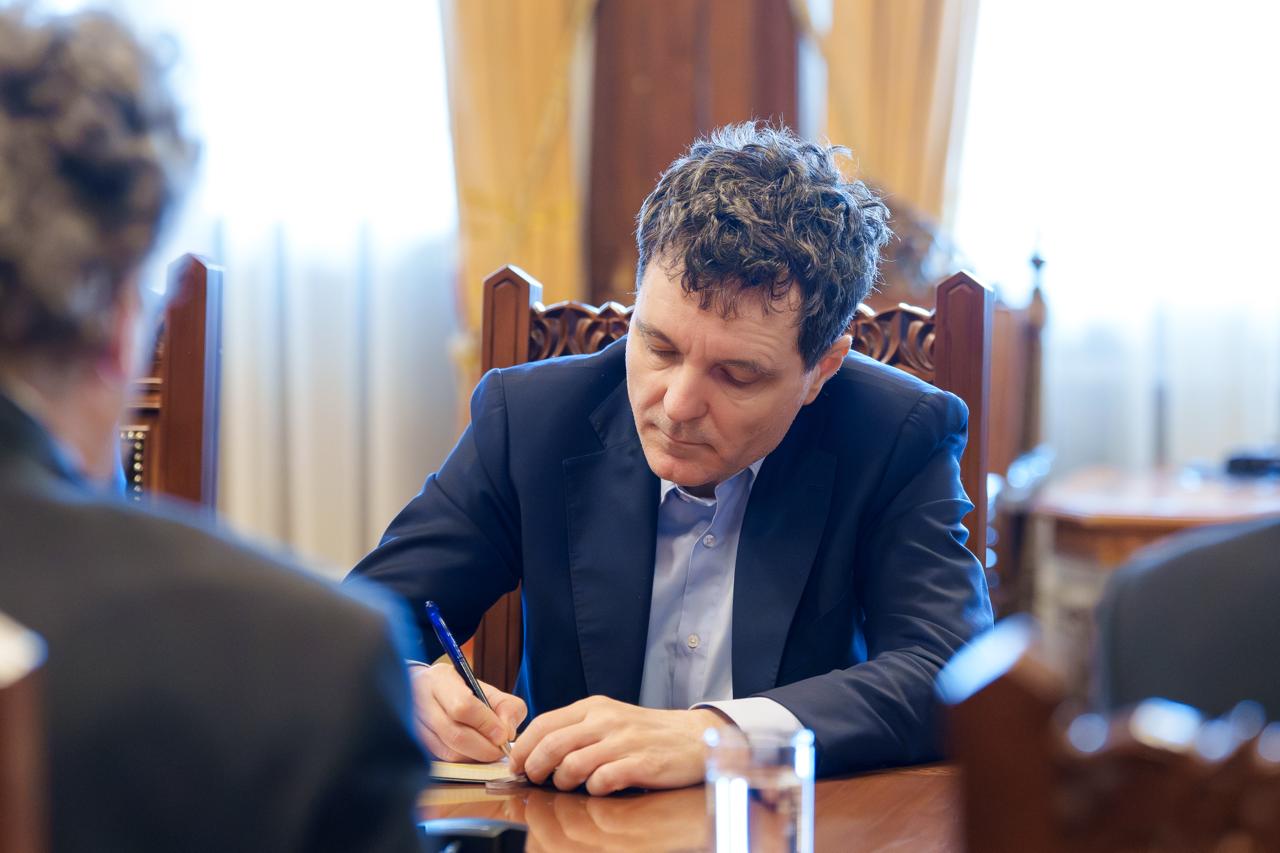 Ministrul Justiției a transmis către Cotroceni propunerile pentru conducerea marilor parchete Ministrul Justiției, Radu Marinescu, a depus oficial marți, către Președintele Nicușor Dan, propunerile pentru conducerea principalelor parchete din țară, după finalizarea procedurilor legale prevăzute de lege