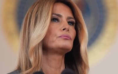 Supraviețuitorii lui Epstein acuză: Melania Trump dă vina pe victime