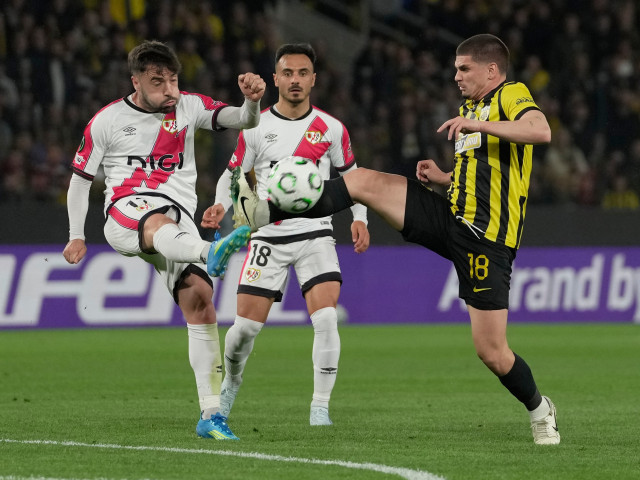 AEK Atena – Rayo Vallecano 3-1: Marin, out! Rațiu, în semifinale