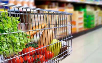 Românii au început să folosească din ce în ce mai mult tehnologia pentru a economisi la cumpărături, activând reducerile din aplicațiile magazinelor chiar de pe telefon