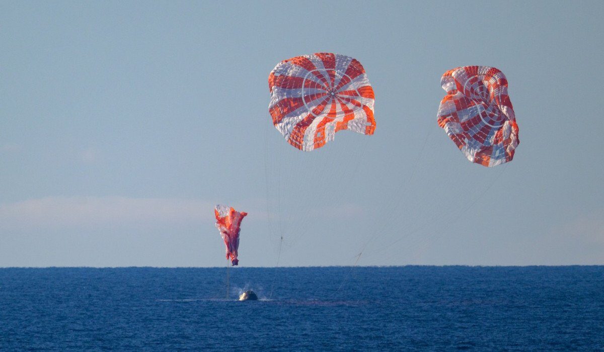 Orion a aterizat în Pacific: Record istoric pentru misiunea Artemis II!