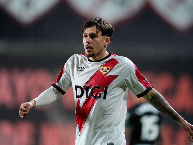 Andrei Rațiu a debutat pentru Rayo Vallecano după ce România a ratat calificarea la Campionatul Mondial din Qatar, oferindu-i astfel ocazia de a-și face debutul în La Liga